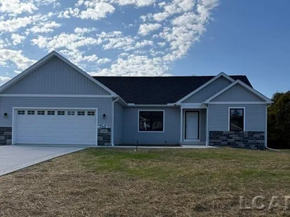 3200 Pender Ct, Adrian, MI 49221