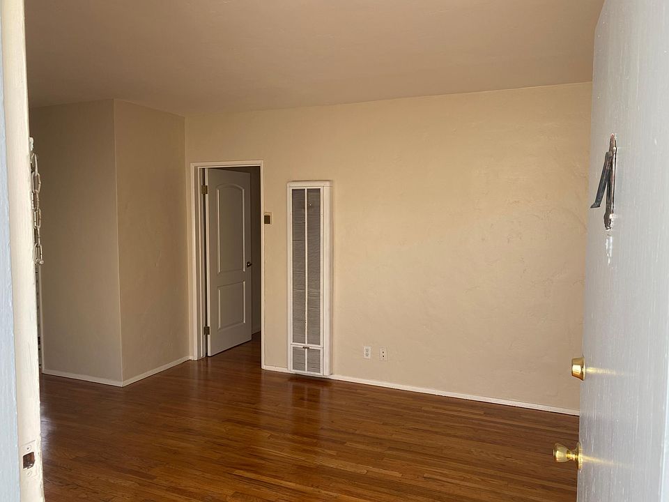 1st image of 934 16th St #E
