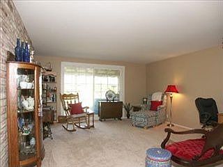 4th image of 1063 Lake Glen Way