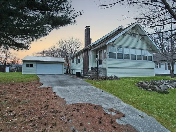 815 N 19th St, Mattoon, IL 61938