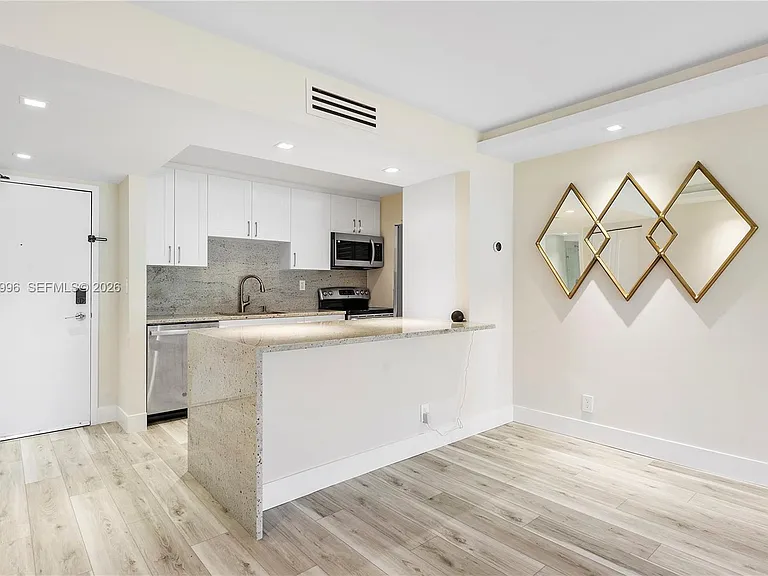 230 Lakeview Dr #106 — Photo 17