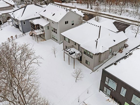 4th image of 5785 Juneau Ln N