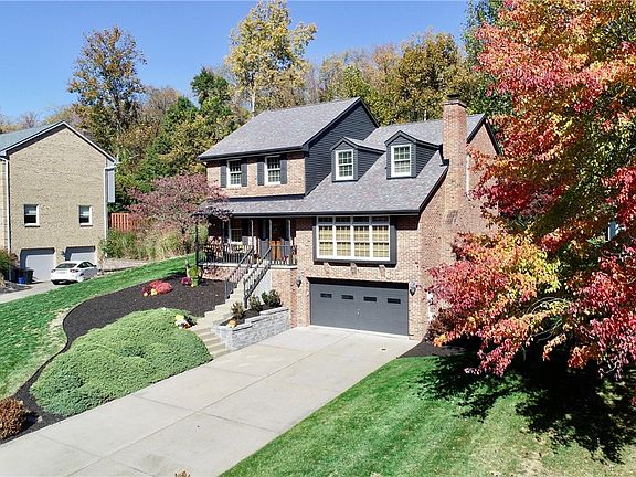 2nd image of 1233 Oakwood Dr