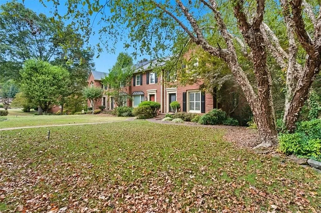 2 bed, 3.0 bath, 1781 sqft, $2,200 — Photo 2