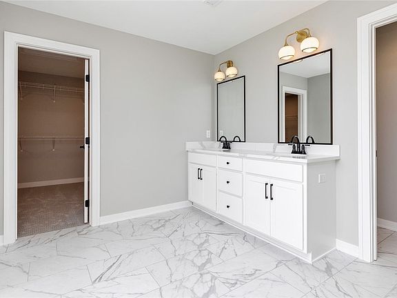5th image of 2388 SE 5th St