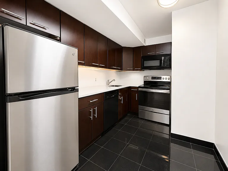 240 E 90th St #1D — Photo 8
