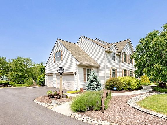 4th image of 315 Martingale Cir