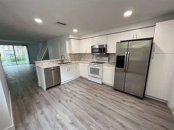 4th image of 1411 Barcelona Way #127