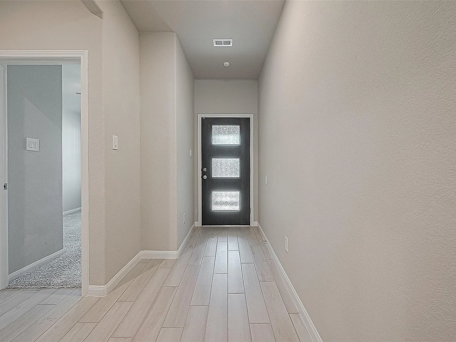 3 bed, 2.0 bath, 1705 sqft, $1,995 — Photo 3
