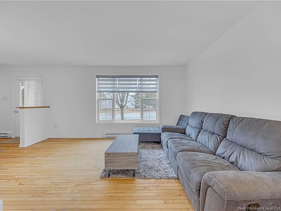 5th image of 352 Boars Head Rd