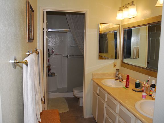 2 Master Beds with own baths