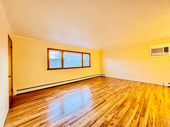 5th image of 37 W 7th St Floor 2