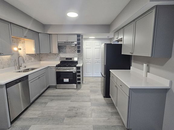 5th image of 1688 Queensbury Cir #0