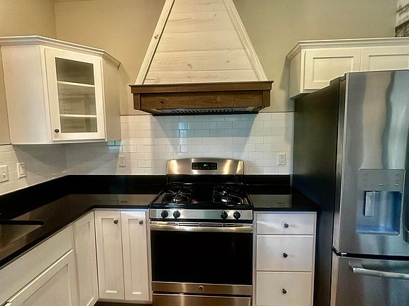 2nd image of 230 N Mimosa Ln