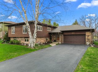 957 Saint Johns Rd, Woodstock, IL 60098