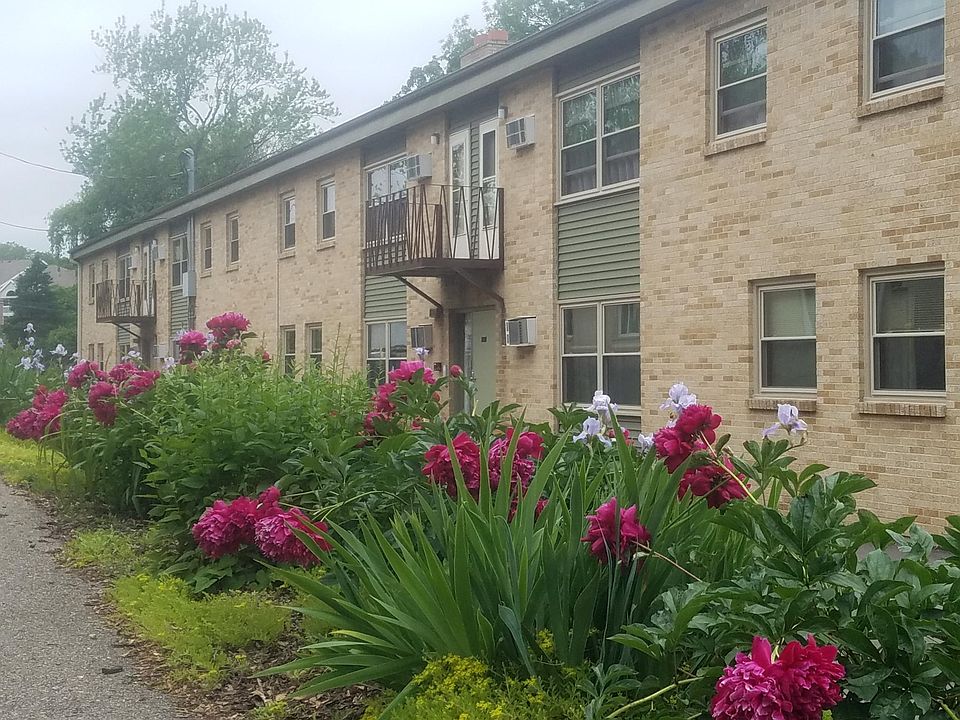 Parkwood Arms Apartments