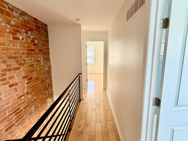 2802 W Agate St — Photo 6