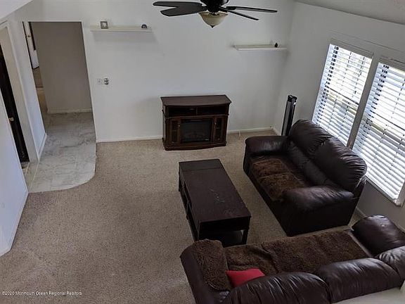 4th image of 111 Daisy Ct