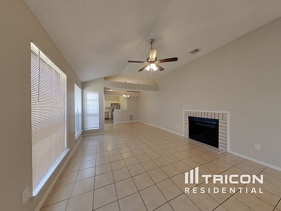 3rd image of 702 Las Brisas Dr