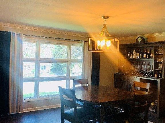 4th image of 664 Bayswater Way