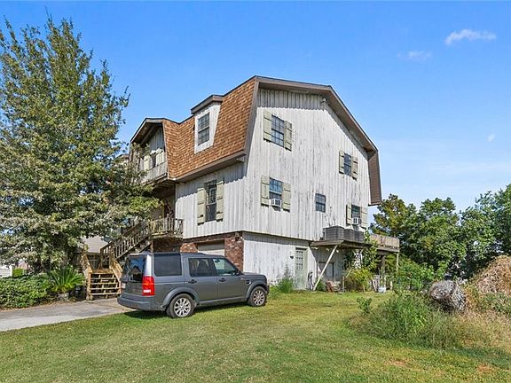 2nd image of 4232 San Remo St