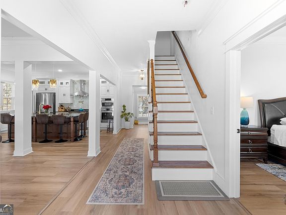 5th image of 211 Cobb St