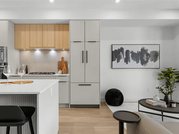 2341 Bear Mountain Pkwy #305, Langford, BC V9B 0Z6