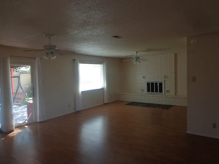 914 Sunset Dr — Photo 8