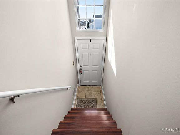 3rd image of 1499 Stonefield Dr