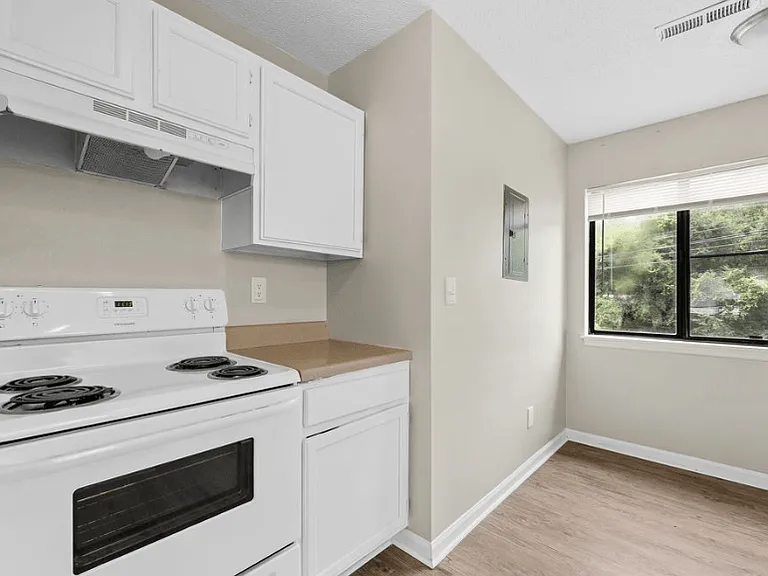 Central Oaks Apartments — Photo 18