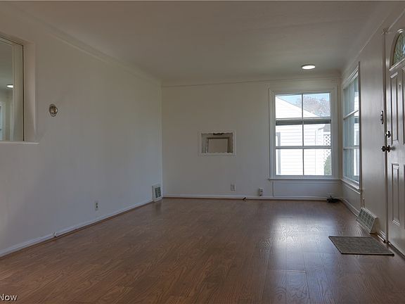 2nd image of 14907 Montrose Ave