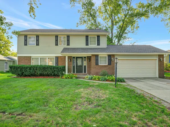 2 Clover Leaf Ct, Savoy, IL 61874
