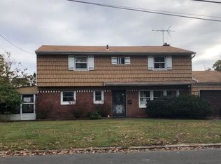 504 Davis St, North Babylon, NY 11703