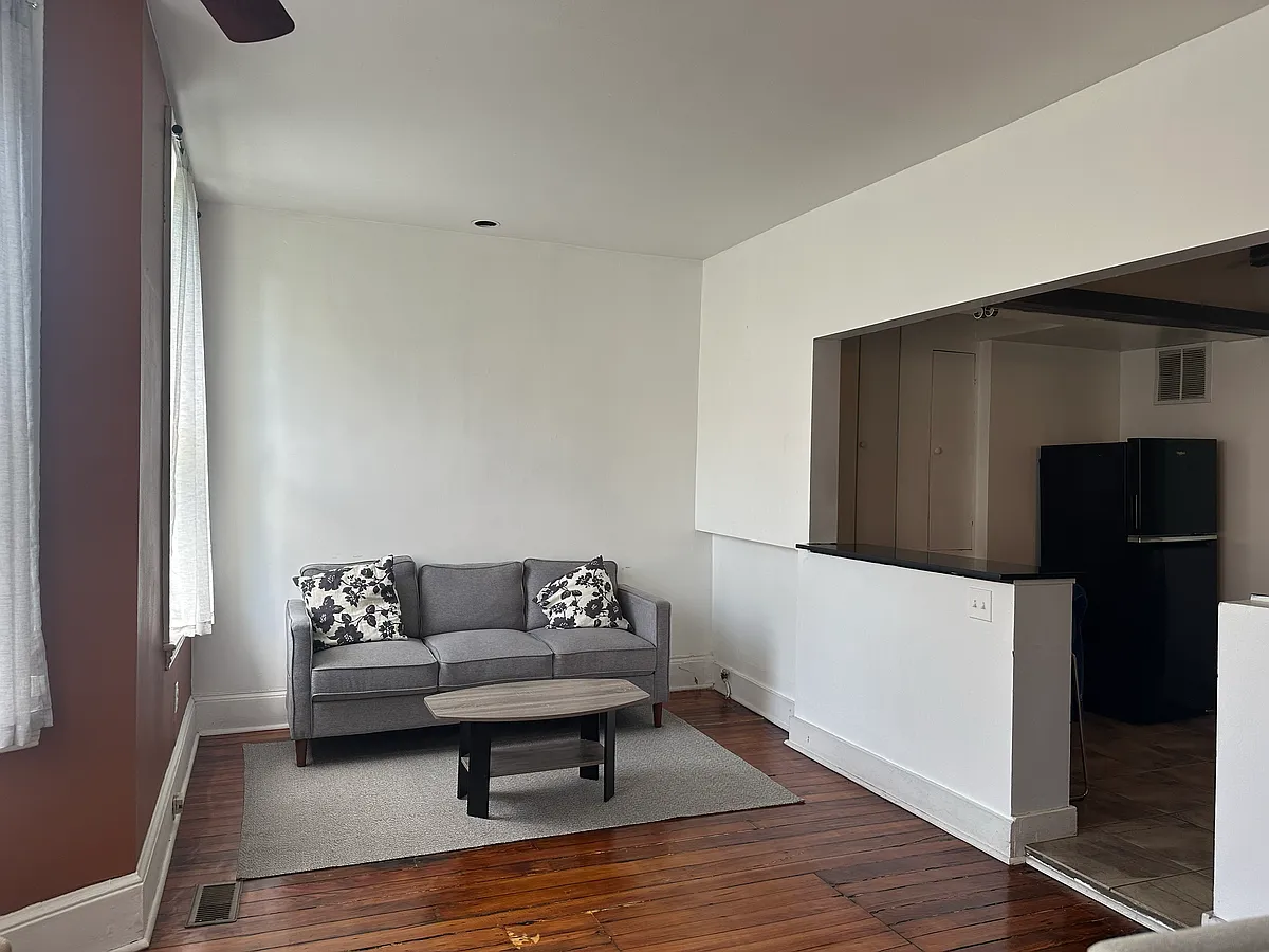 Building Photo - 1324 8th St NW #3