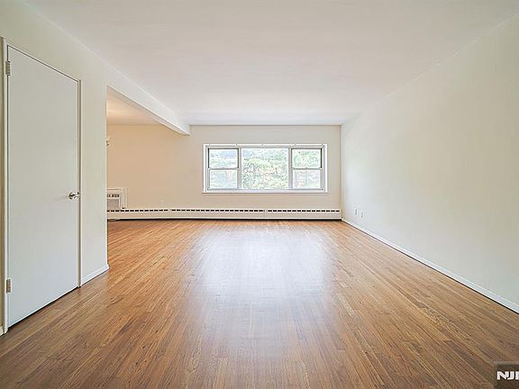 3rd image of 1575 Center Ave APT 3F