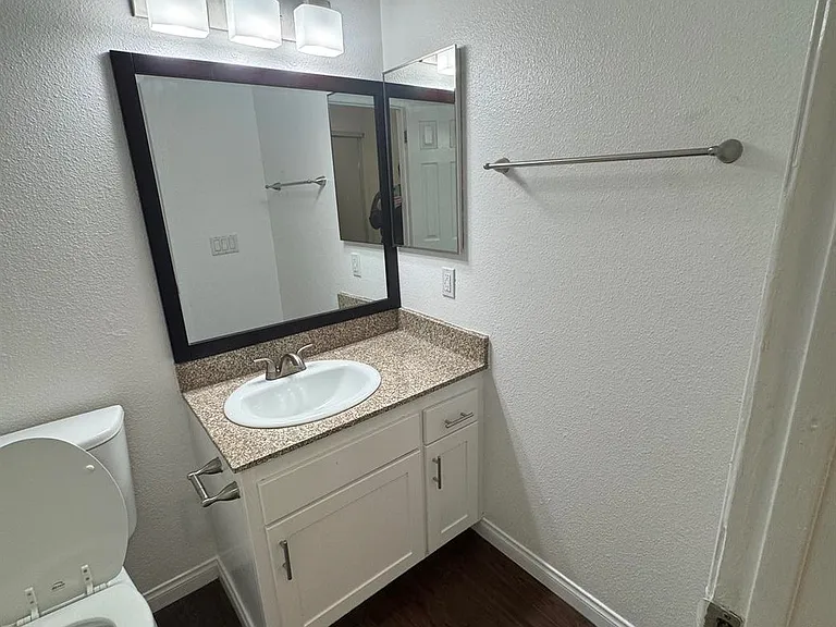 Pampas Lane Apartments — Photo 17