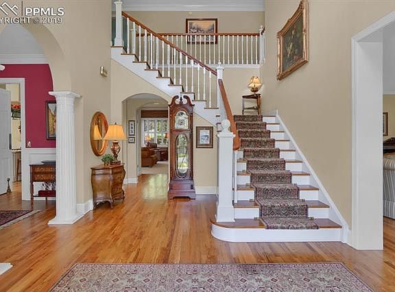 Welcoming and 1st class front entry