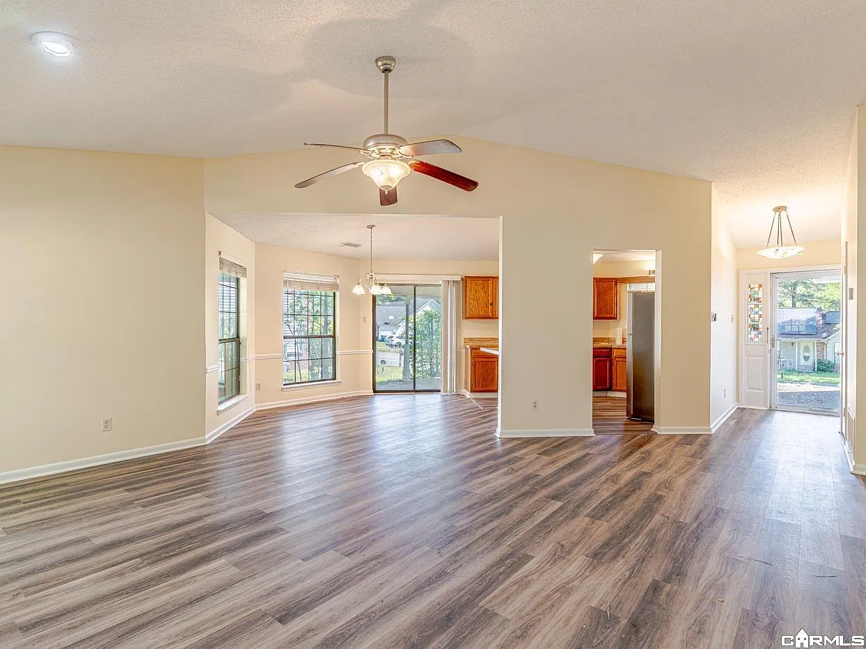 3 bed, 2.0 bath, 1390 sqft, $1,650 — Photo 3