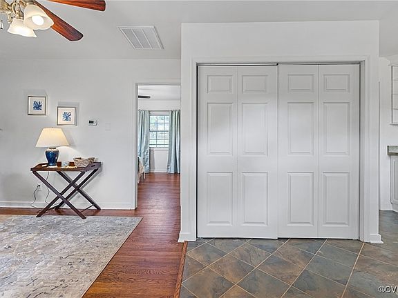 5th image of 2228 Lakeview Dr