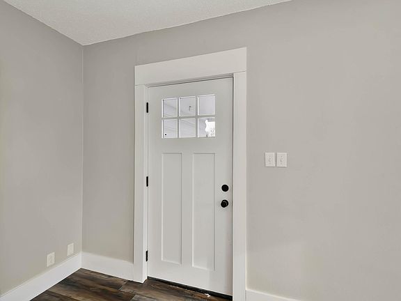 4th image of 213 2nd St S