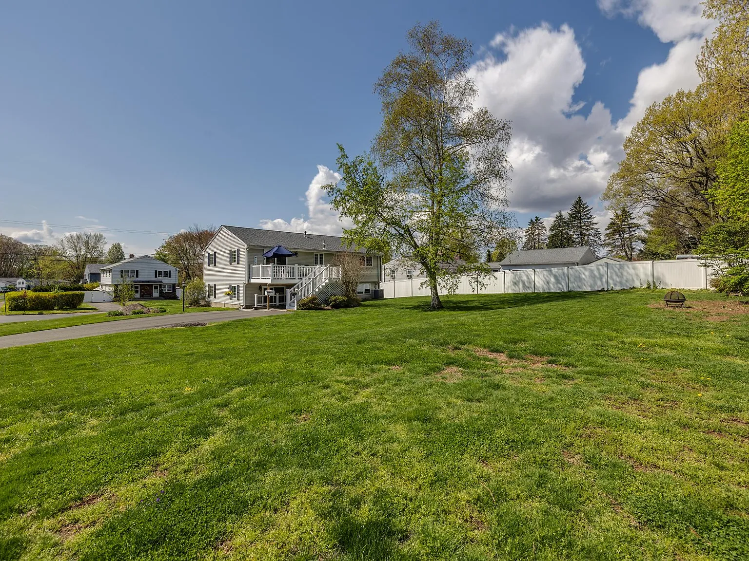 73 Maxwell Dr — Photo 3