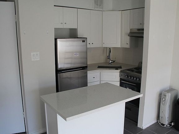 4th image of 3203 Oxford Ave APT 11