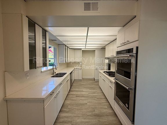 4th image of 555 Skyline Rd