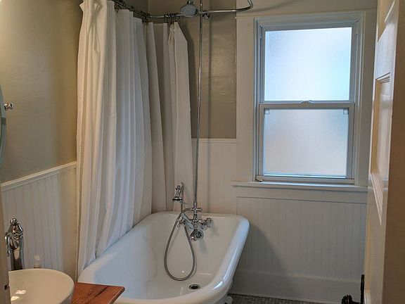 5th image of 609 Bross St
