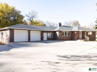 825 N Academy Ave, York, NE 68467