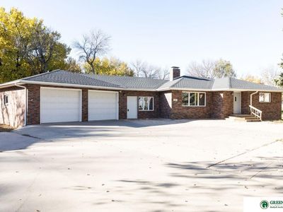 825 N Academy Ave, York, NE, 68467