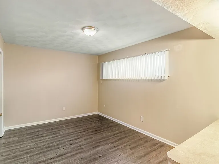 1306 E Miller Road 6114 Beechfield Dr — Photo 11