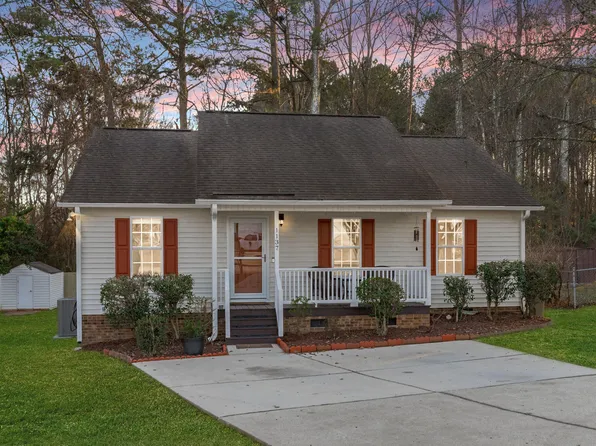 1137 Grovewood Dr, Clayton, NC 27520