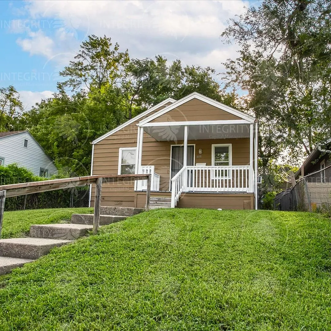 You had us at hardwood floors - 4411 South Benton — Photo 3