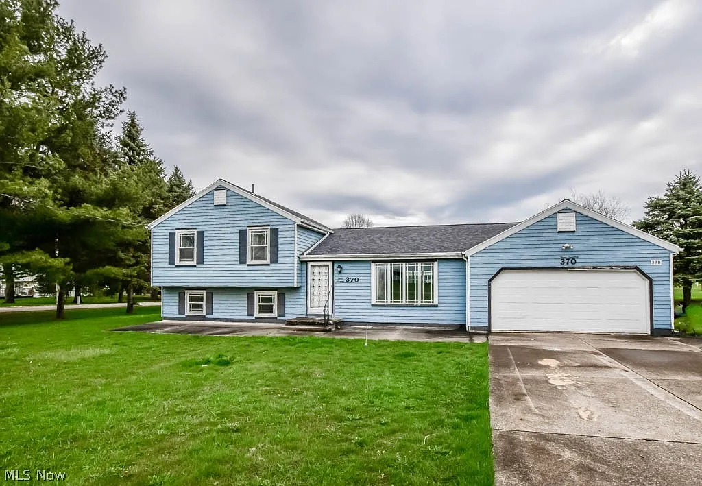 370 Dietz Ave NE photo 1